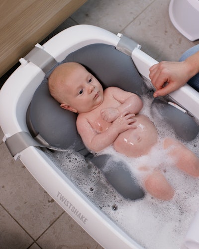 babycentra on Instagram: La baignoire pliable de la marque suédoise  Twistshake, pratique pour laver vos bébés de la naissance jusqu'à 4 ans. La  baignoire peut contenir jusqu'à 30 litres d eau, fabriquée