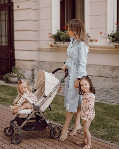 Twistshake - Our stylish and functional stroller comes in three different  colors; beige, grey and black. Which color do you like the most? 🥰⁠ Check  them out at twistshake.com ❣️⁠ @mia__raven #twistshake