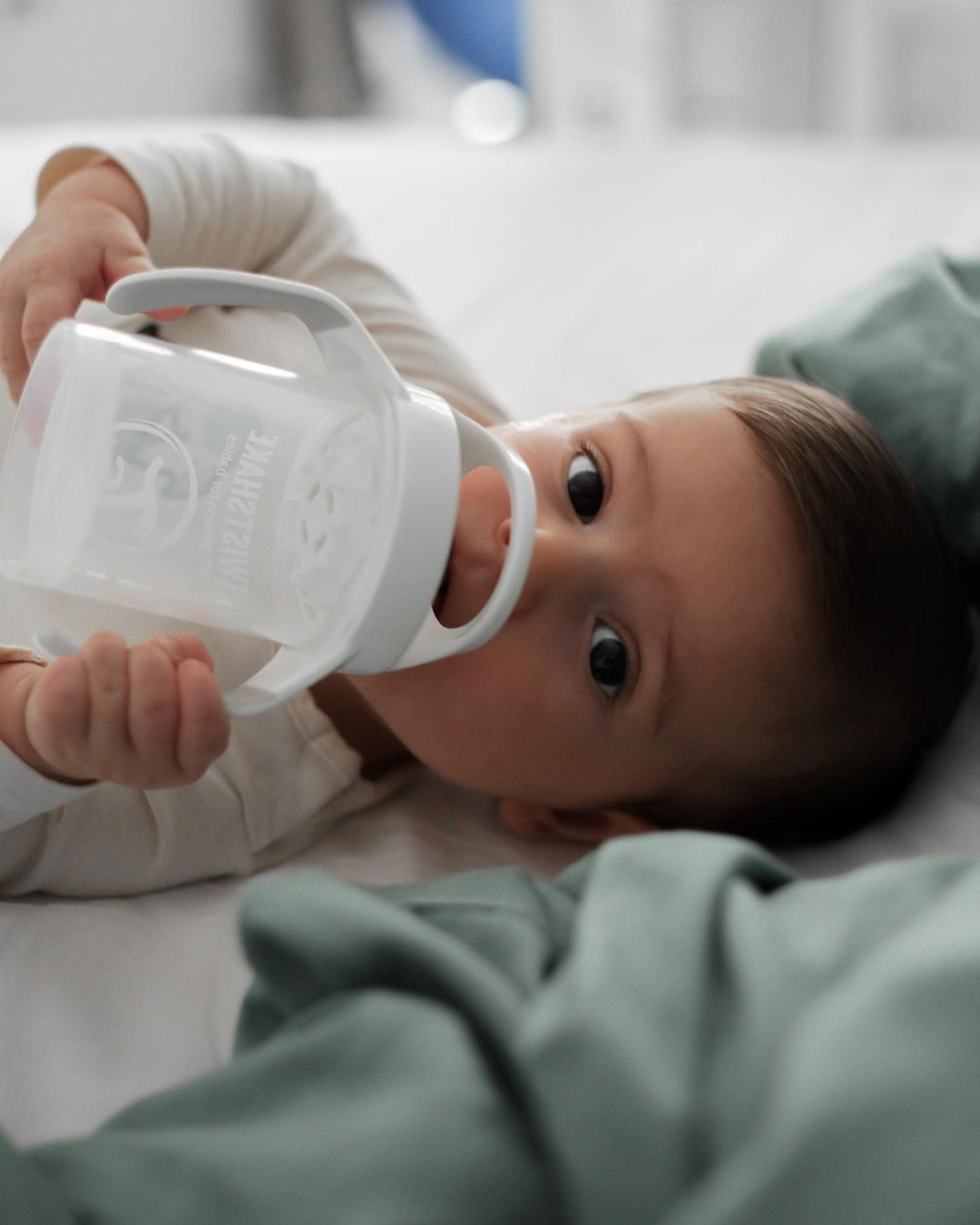 Sippy Cup Spill-free with Mixer Net Small 3-pack 4 mth / White - hover