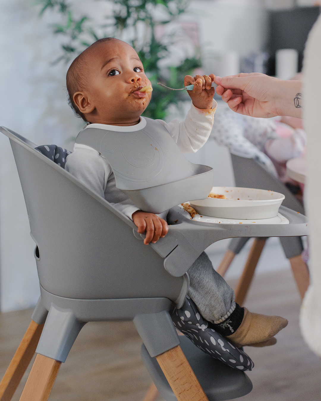 Hochstuhl & Essgeschirr Set 6 Monate+ / Grau - 2