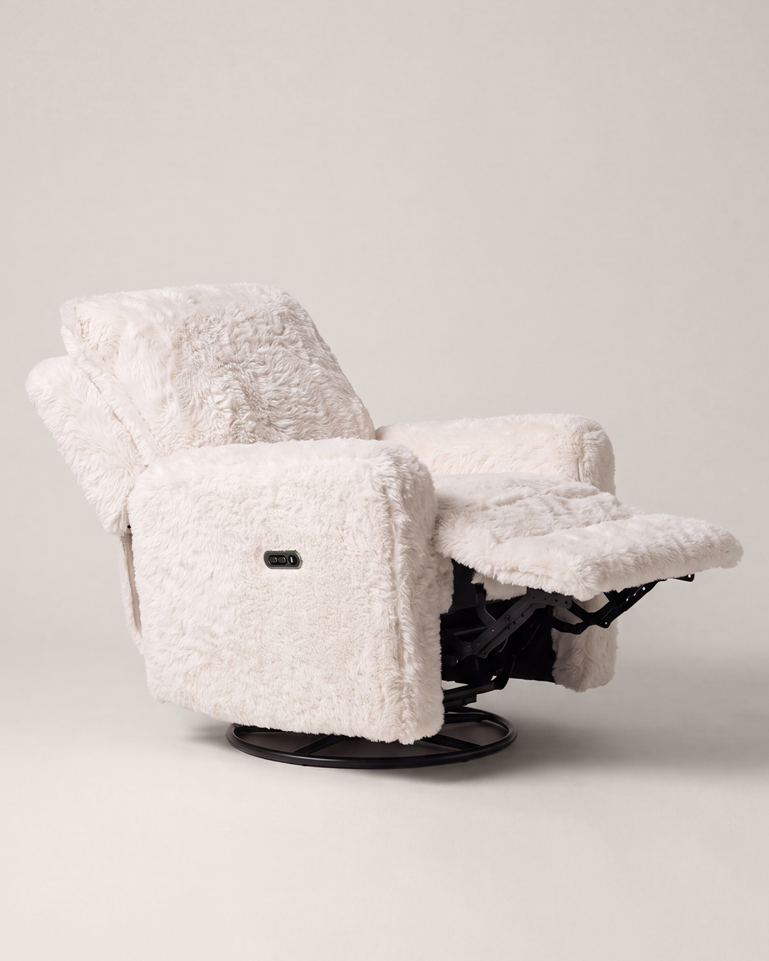 Avena Comfort Chair - Faux Fur Cream White - 3