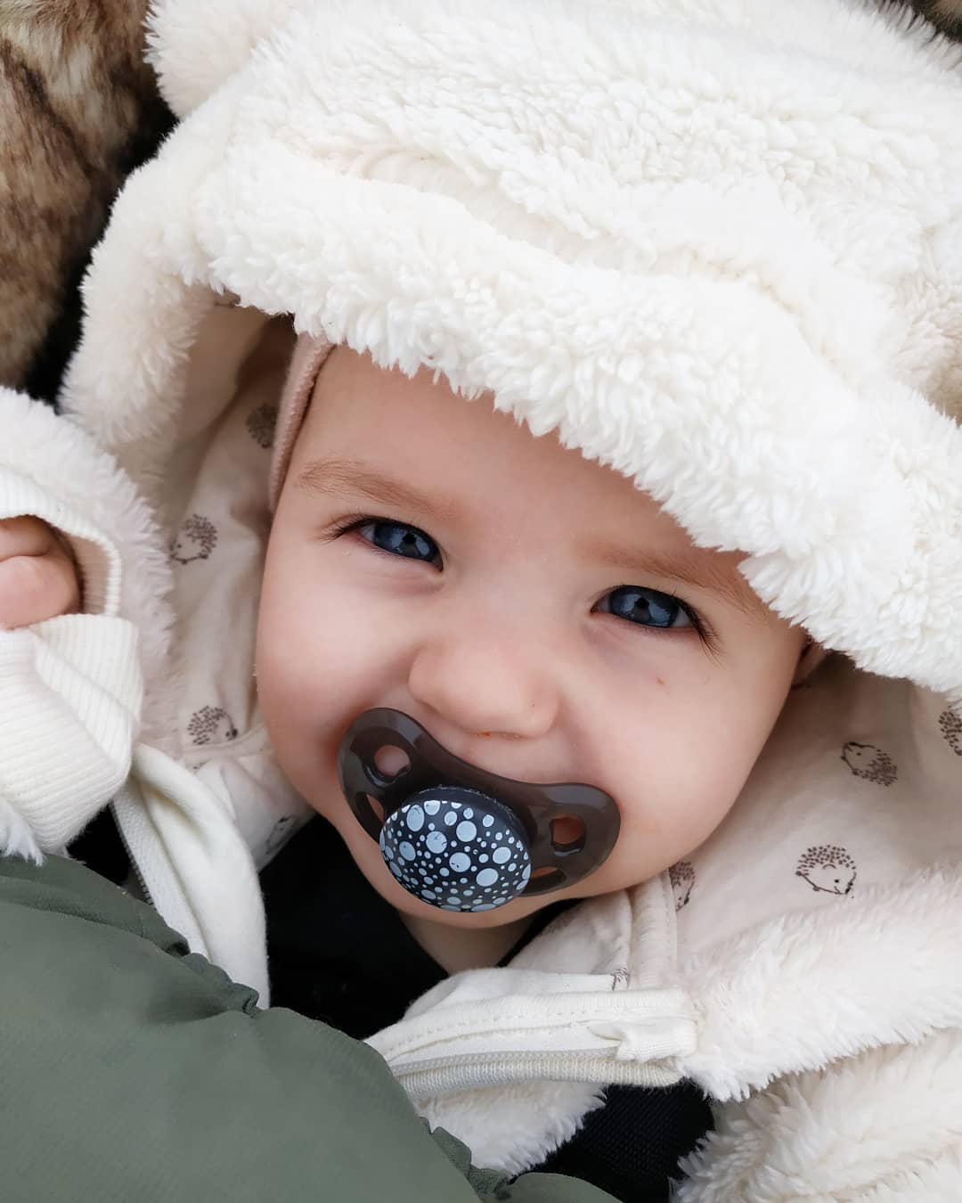 Tétines 6+m 2-p 6 mois+ / Noir et blanc - hover