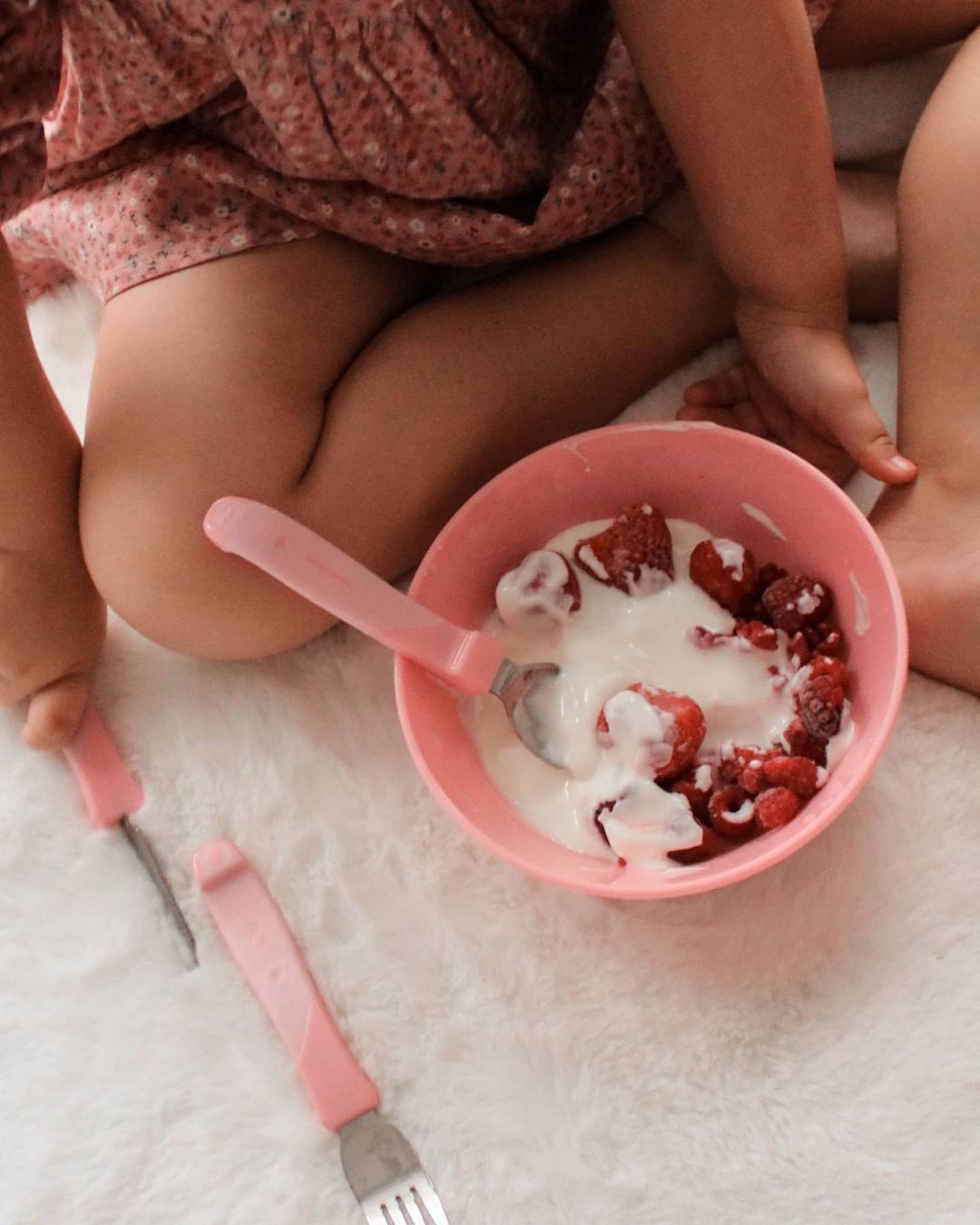 Djup barntallrik med lock Stapelbar / 6 mån+ / Rosa hover