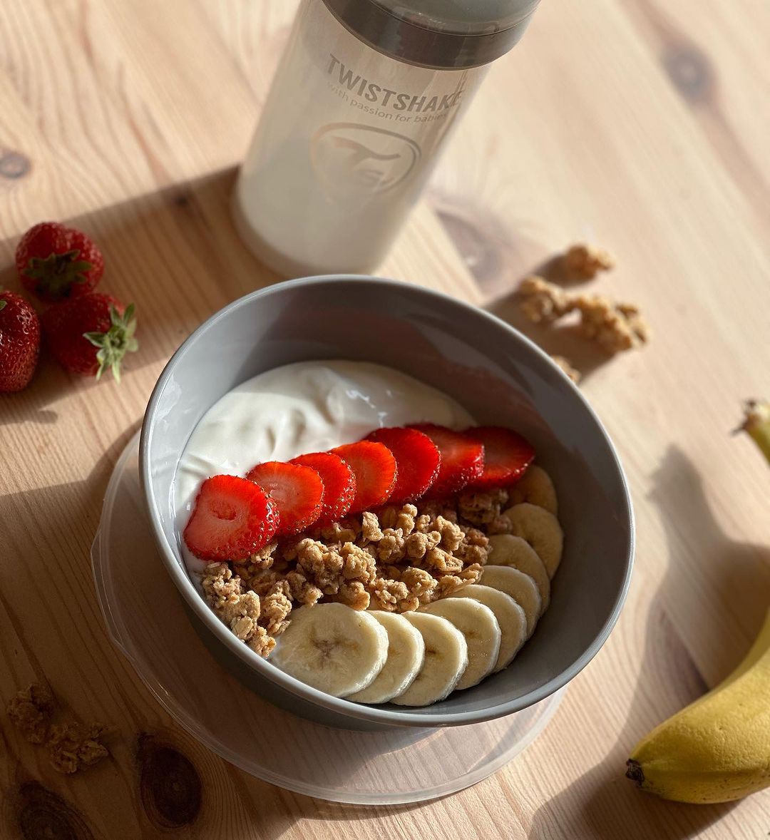 Djup barntallrik med lock Stapelbar / 6 mån+ / Grå hover