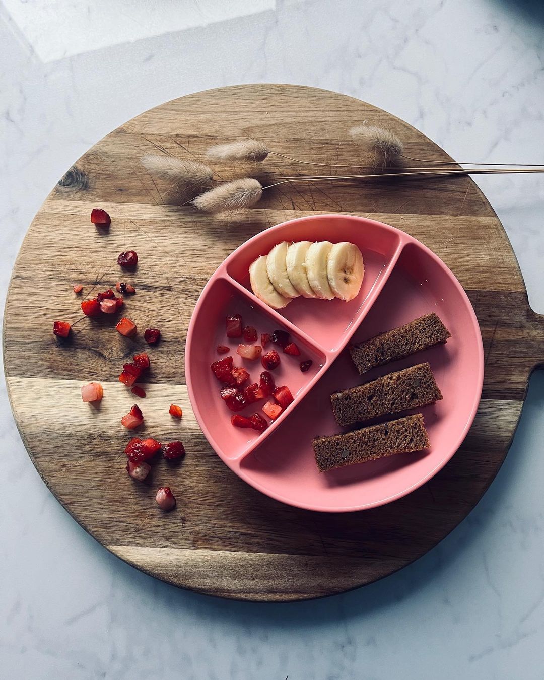 Tredelad barntallrik med lock Stapelbar / 6 mån+ / Rosa hover