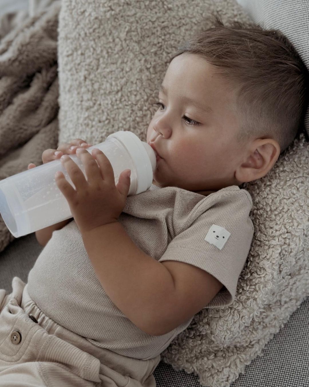 Nappflaska Anti-kolik 260 ml 260 ml / 2 mån+ / Vit hover